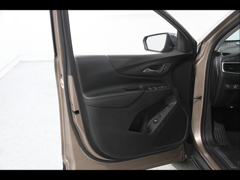 Used 2018 Chevrolet Equinox Premier FWD image 4