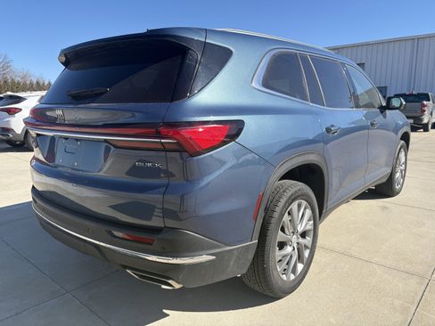 Used 2025 Buick Enclave Preferred image 3
