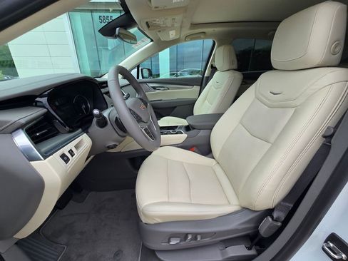 Used 2024 Cadillac XT5 Premium Luxury FWD image 10