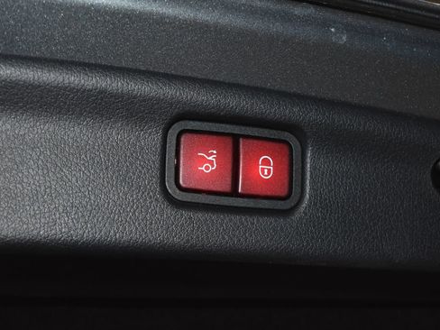 Used 2023 Mercedes-Benz C 300 4MATIC Sedan image 30