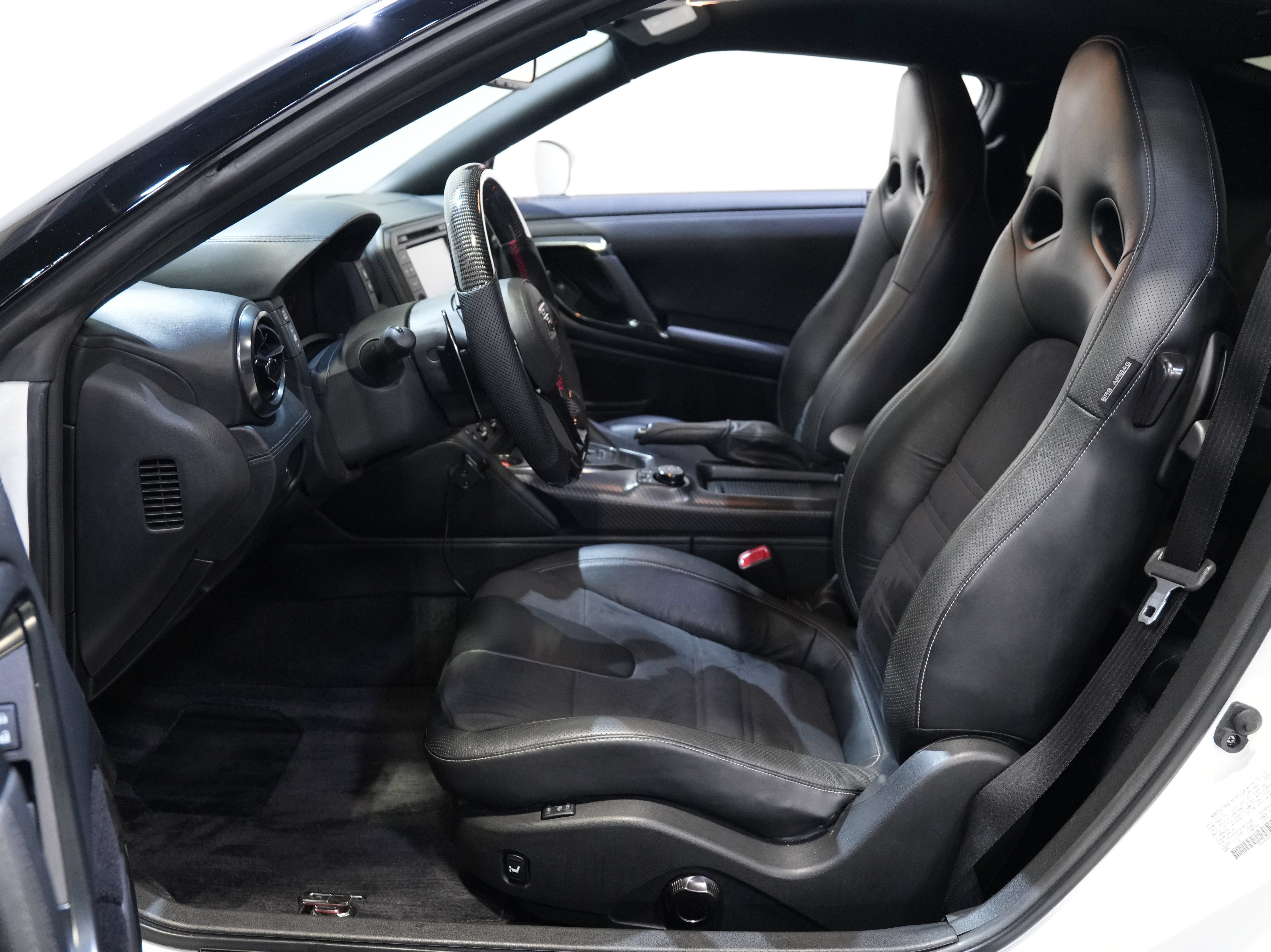 Used 2017 Nissan GT-R Premium AWD/4WD image 30