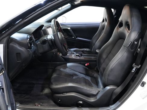 Used 2017 Nissan GT-R Premium AWD/4WD image 30