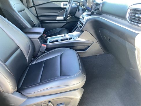 Used 2023 Ford Explorer XLT w/ Equipment Group 202A image 11
