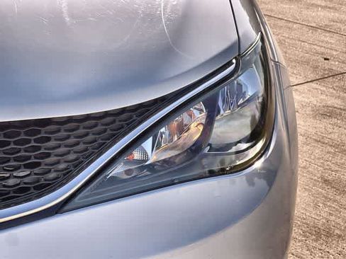 Used 2020 Chrysler Voyager LX FWD image 24