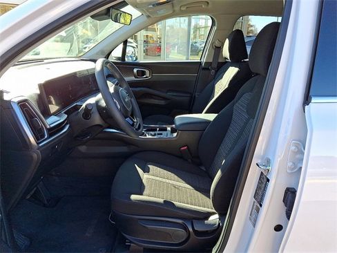Certified 2025 Kia Sorento LX image 12