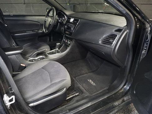 Used 2014 Chrysler 200 LX image 11
