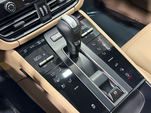 Certified 2023 Porsche Macan image 28