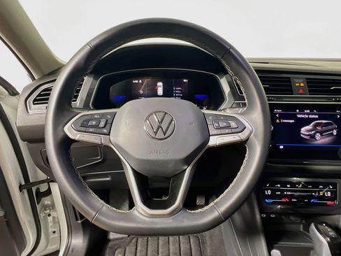 Used 2024 Volkswagen Tiguan SE AWD/4WD image 17