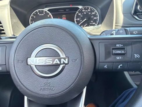 Used 2024 Nissan Rogue S AWD/4WD image 40