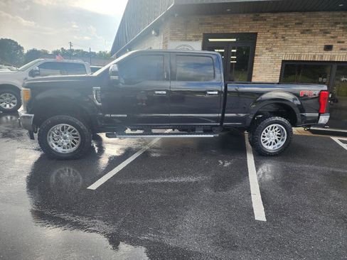 Used 2017 Ford F250 Lariat w/ Lariat Ultimate Package image 2