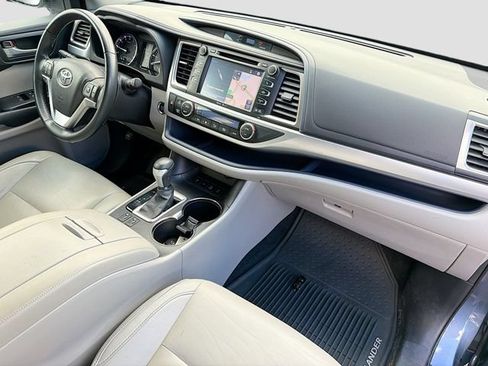 Used 2015 Toyota Highlander XLE AWD/4WD image 29