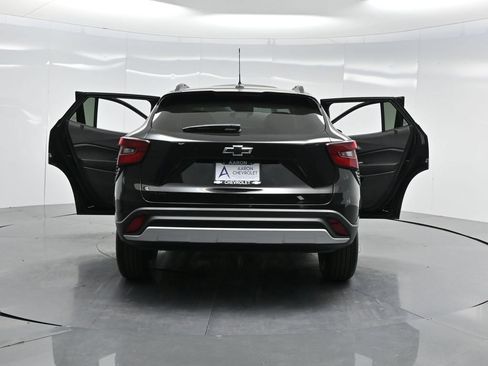 Used 2026 Chevrolet Trax LT w/ Sunroof Package FWD image 56