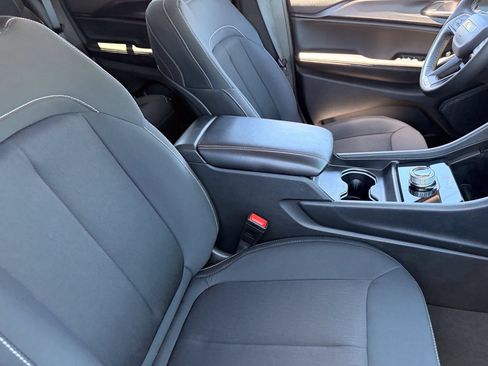 Used 2023 Jeep Grand Cherokee Laredo X RWD image 10