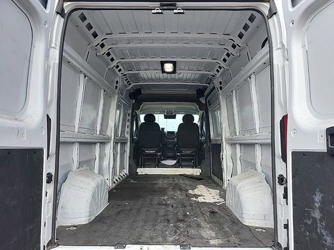 Used 2025 RAM ProMaster 2500 w/ Convenience Group FWD image 2