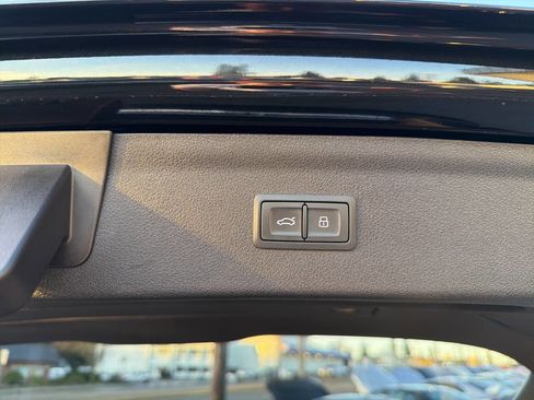 Used 2018 Audi Q3 2.0T Premium Plus w/ Premium Plus Package image 8