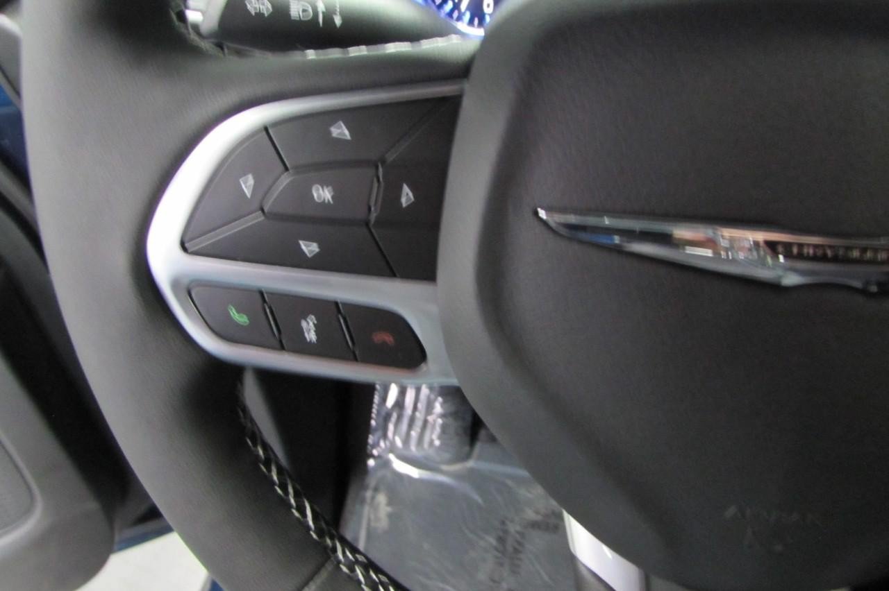New 2025 Chrysler Pacifica Select FWD image 15