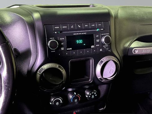 Used 2017 Jeep Wrangler Sport AWD/4WD image 9