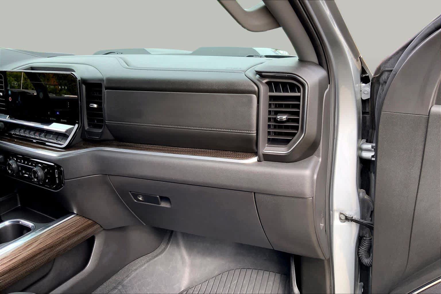 Used 2025 Chevrolet Silverado 1500 LT Trail Boss w/ Convenience Package II AWD/4WD image 35