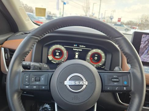 Used 2024 Nissan Rogue Platinum w/ Platinum Premium Package image 35