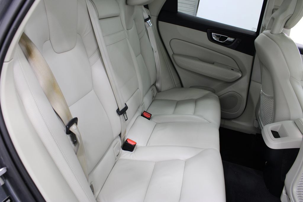 Used 2018 Volvo XC60 T6 Momentum w/ Convenience Package AWD/4WD image 21