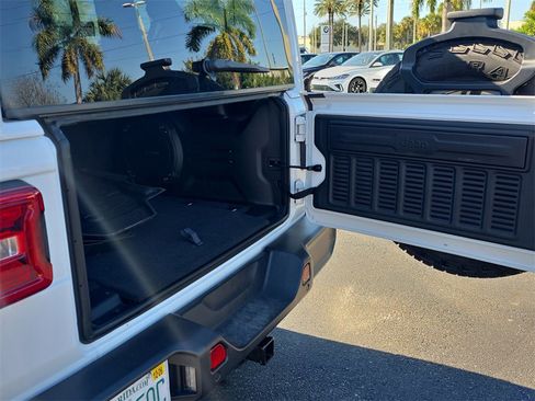 Used 2025 Jeep Wrangler Sahara w/ Safety Group image 7
