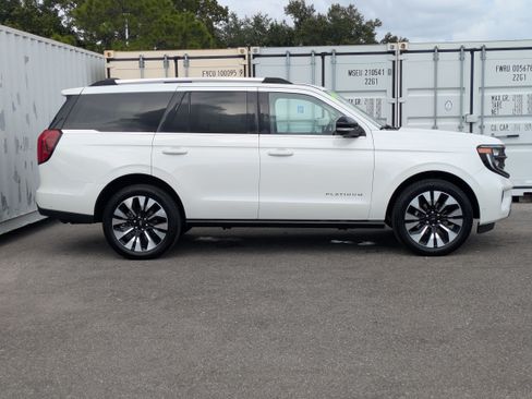Certified 2025 Ford Expedition Platinum w/ Driver's Package AWD/4WD image 3