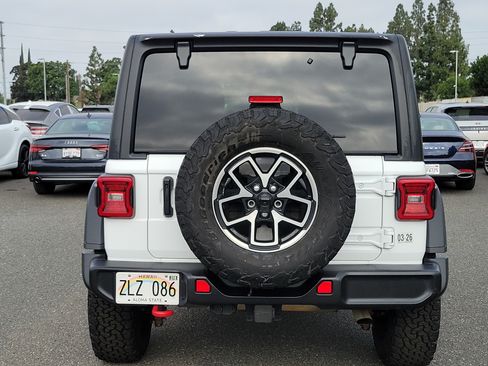 Used 2024 Jeep Wrangler Unlimited Rubicon AWD/4WD image 4