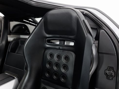 Used 2006 Ford GT RWD image 16