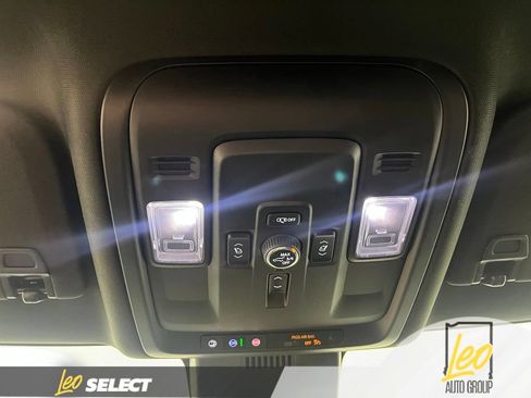 Used 2025 GMC Yukon Denali AWD/4WD image 29