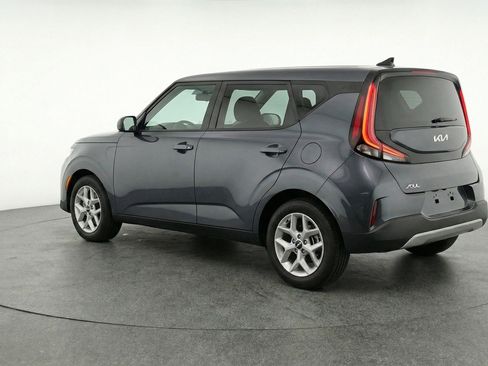 Used 2025 Kia Soul LX w/ LX Technology Package FWD image 6