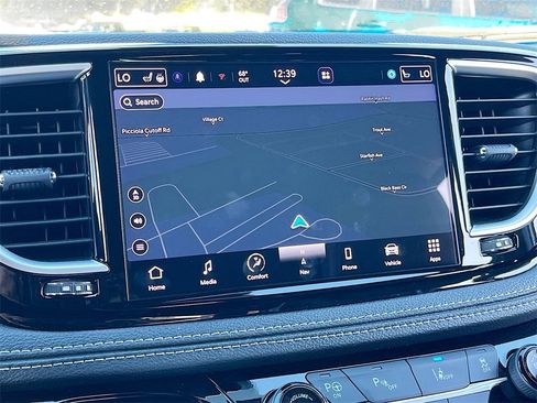 Certified 2024 Chrysler Pacifica Premium image 13