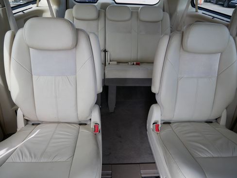 Used 2010 Chrysler Town & Country Limited FWD image 13