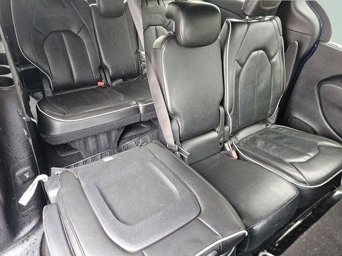 Used 2019 Chrysler Pacifica Limited FWD image 5