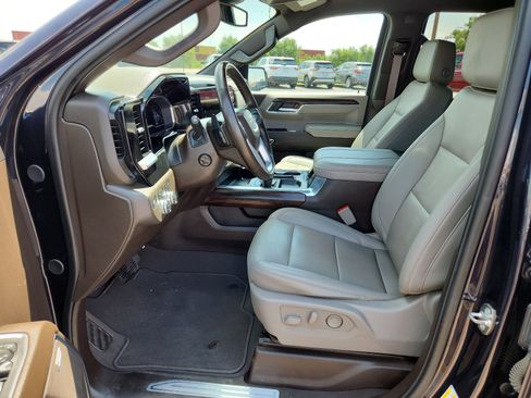 Used 2024 GMC Sierra 1500 SLT image 11