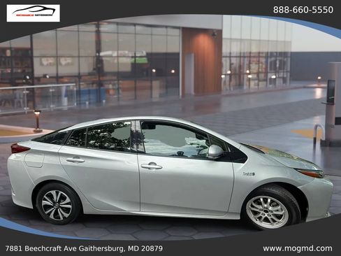 Used 2017 Toyota Prius Prime Premium FWD image 15