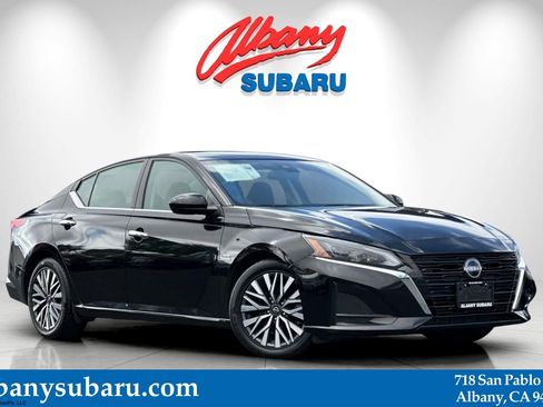 Used 2023 Nissan Altima 2.5 SV FWD image 1