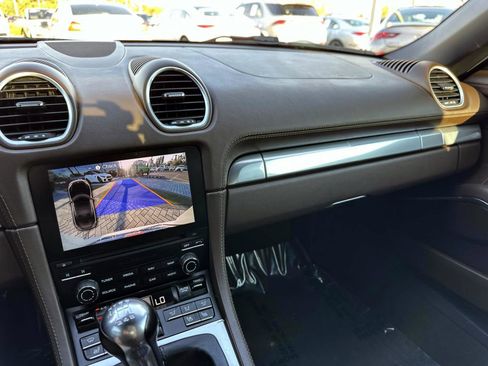 Used 2018 Porsche 718 Boxster S image 26