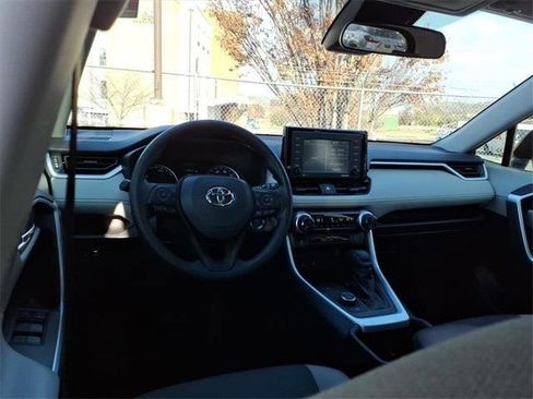 Used 2022 Toyota RAV4 XLE image 15