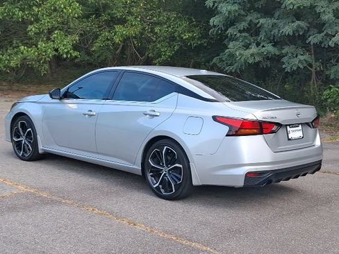 Used 2024 Nissan Altima 2.5 SR FWD image 3