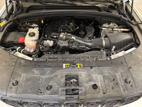 Used 2023 Jeep Grand Cherokee L Laredo image 30