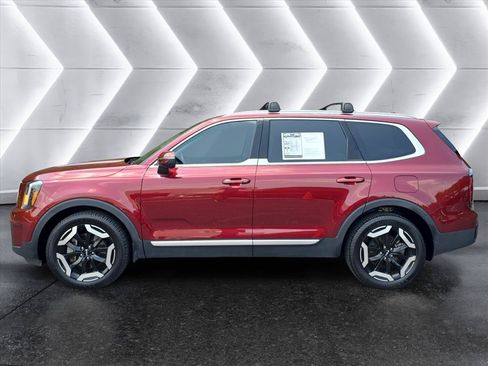 Used 2024 Kia Telluride EX w/ EX Captain's Chair Package FWD image 2