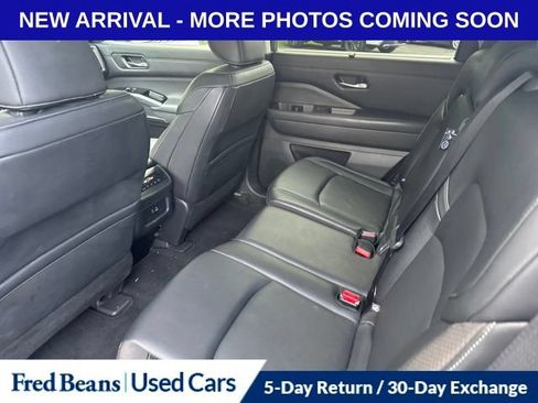 Used 2022 Nissan Pathfinder SL AWD/4WD image 9