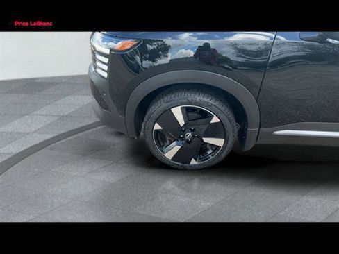 New 2025 Nissan Kicks SR w/ Illumination Package FWD image 24