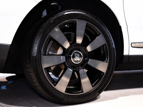 Used 2023 Rolls-Royce Cullinan image 27