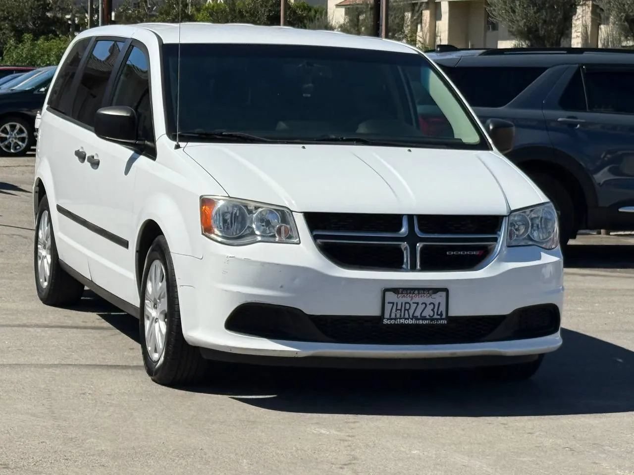 Used 2015 Dodge Grand Caravan American Value Package w/ UConnect Hands-Free Group FWD image 6