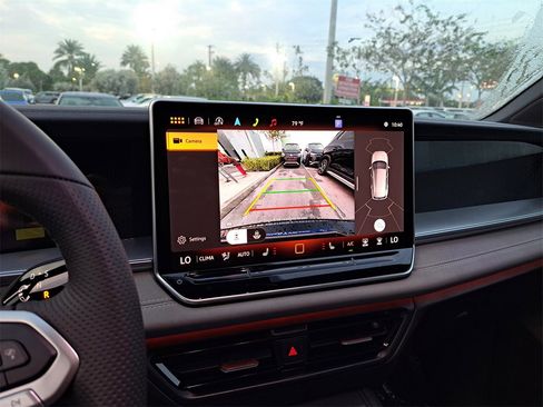 New 2026 Volkswagen Tiguan SE R-Line image 11