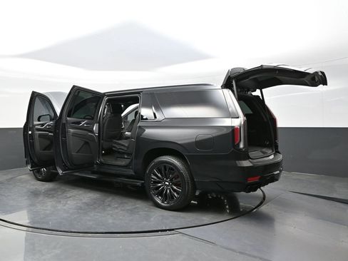 Certified 2024 Cadillac Escalade ESV V w/ LPO, ONYX Package AWD/4WD image 43
