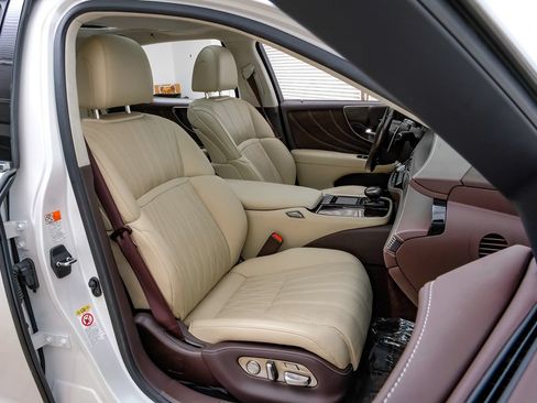 Used 2018 Lexus LS 500 w/ Luxury Package RWD image 34