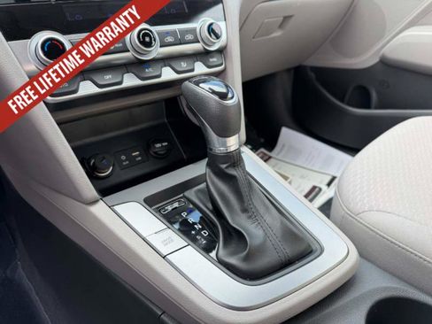 Used 2020 Hyundai Elantra SE FWD image 23