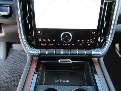 Used 2025 GMC Yukon XL Denali image 23